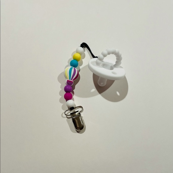 Silicone Pacifier Clip - Picture 2 of 2